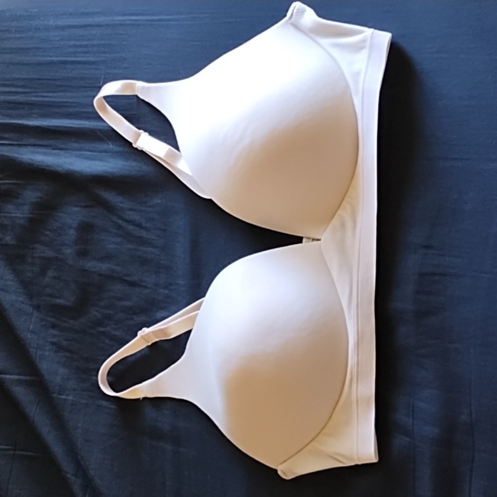 Ellen Tracy Wireless Tshirt Bra Size 36C Adjustable Straps Elongated V Neck